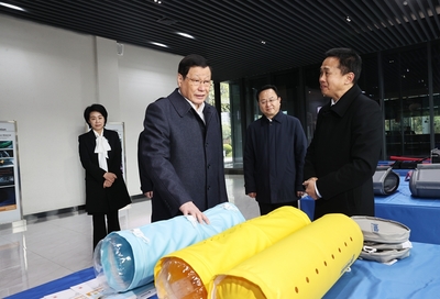應(yīng)勇在鄂州調(diào)研時(shí)強(qiáng)調(diào) 確保花湖機(jī)場如期運(yùn)營 加快武鄂同城化發(fā)展 新材料技術(shù)推廣服務(wù)